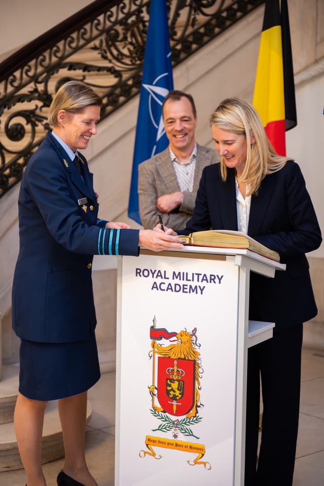 1764778601357-44329205-c1d9-4b93-af95-8e876b4753c5