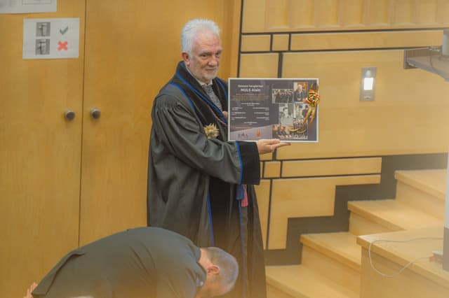 1765803297603-c9296129-b89a-4290-a992-8f0e1c625019