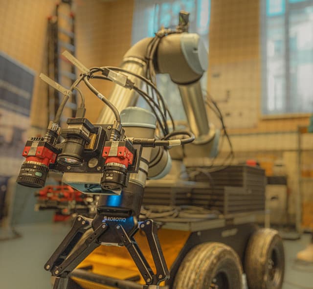 1766063719567-65450caf-3b2d-4af7-af84-0ae571eca60e